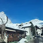 Beautiful 3-room Ski-in Ski-out Cervinia Breuil-Cervinia