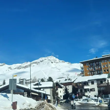 Beautiful 3-room Ski-in Ski-out Cervinia דירה *